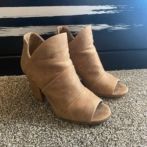 Tan Fergie heels size 8 worn once